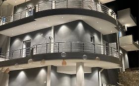 Noya Suites Sr